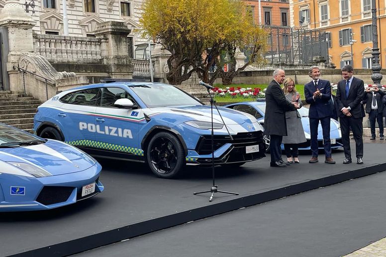 La Police italienne reçoit son Lamborghini Urus Performante