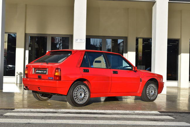 MOPAR reproduit des boucliers pour les Lancia Deltra Integrale 
