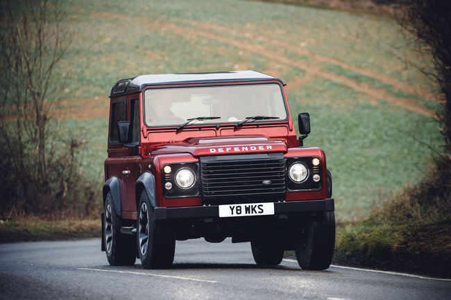 Nouveau Land Rover Defender Works V8