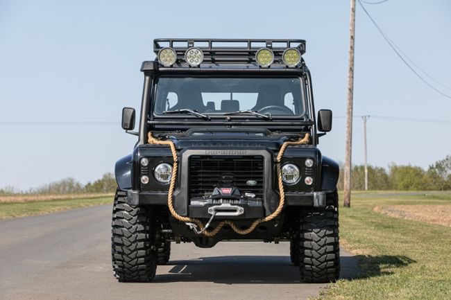 Offrez-vous l'un des Defender SVX de Spectre