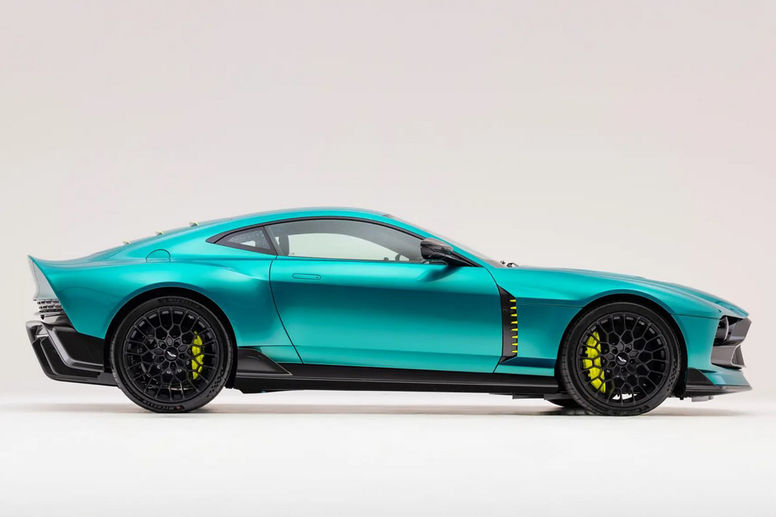 Les Aston Martin Valour et DBR22 en vente chez RM Sotheby's