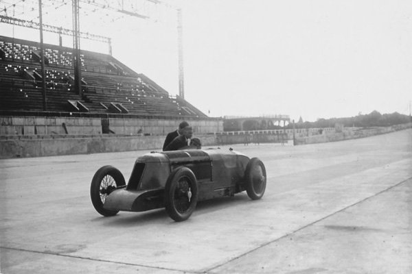 Rétromobile : exposition les Grandes Heures de l'Autodrome