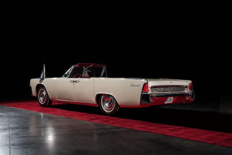 Bonhams : la limousine de JFK adjugée 375 075 $