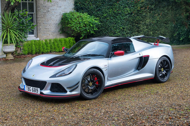 Lotus : deux sportives et un SUV en approche