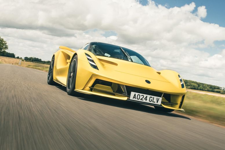La Lotus Evija s'illustre lors du test de performance d'Autocar