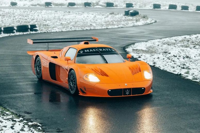 Une Maserati MC12 Versione Corsa aux enchères à Paris