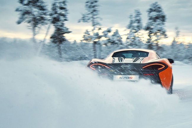 Kenny Bräck et la McLaren 570S sur la glace