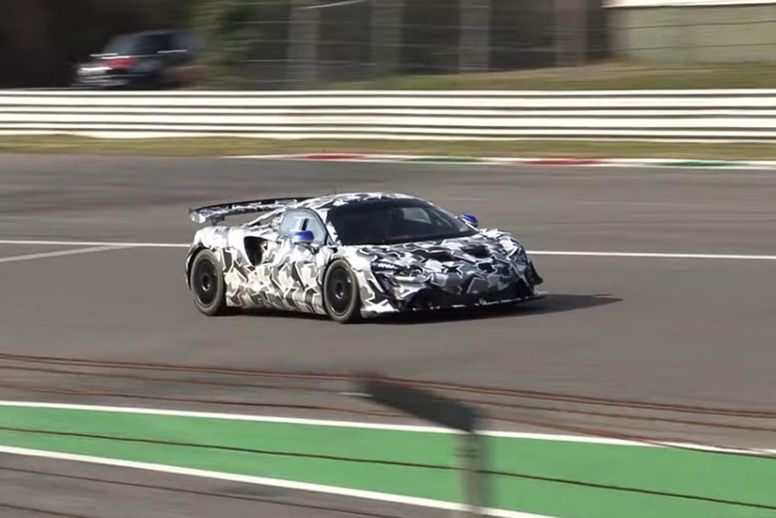 Une McLaren Artura extrême en piste à Monza