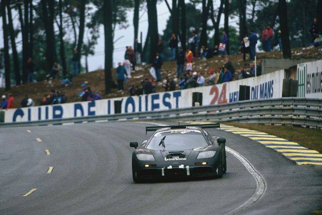 En piste avec Mika Häkkinen et la McLaren F1 GTR à Laguna Seca