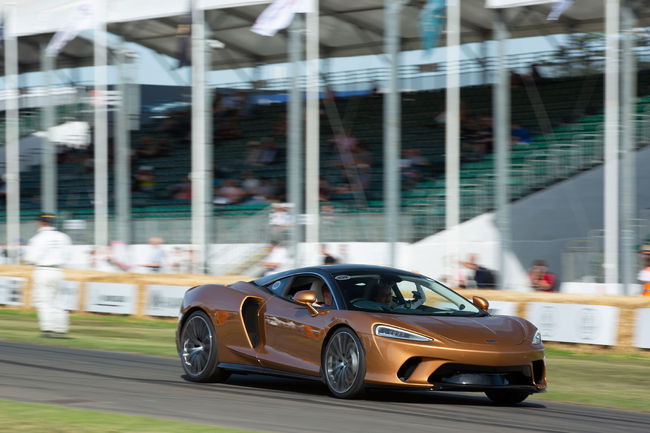 McLaren GT : débuts dynamiques à Goodwood