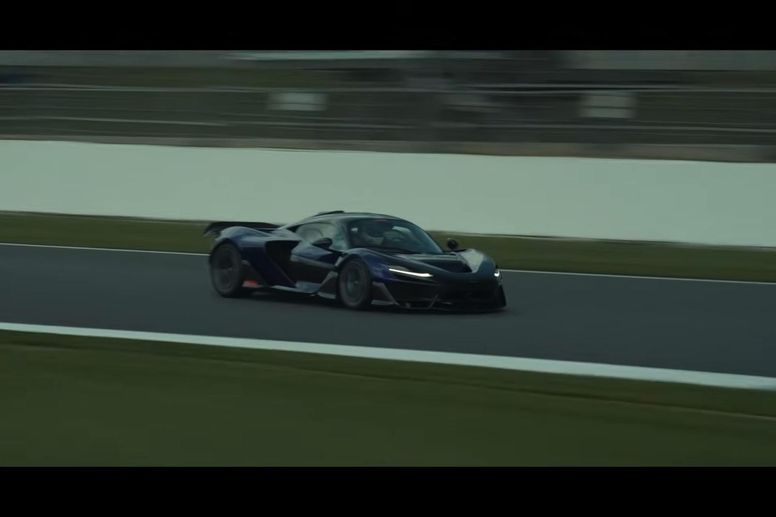 La McLaren W1 en essais sur le circuit de Silverstone