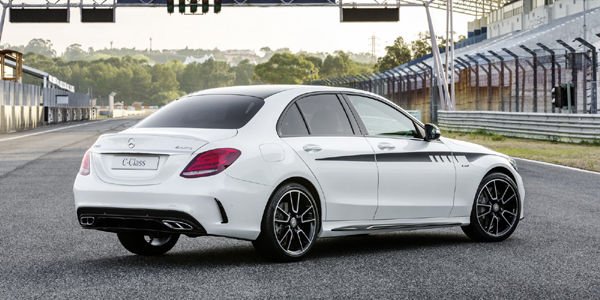 Mercedes-AMG habille la Classe C 450 AMG 4Matic - Motorlegend