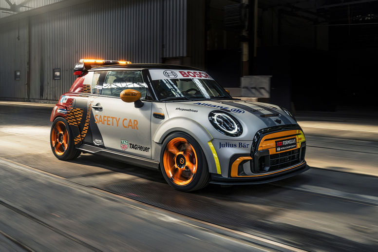 Le MINI Electric Pacesetter en piste à Goodwood