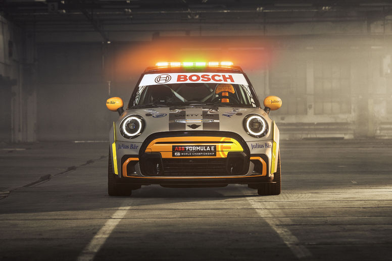 MINI Electric Pacesetter inspired by JCW