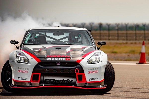 Nissan GT-R Nismo : un record tout en glisse