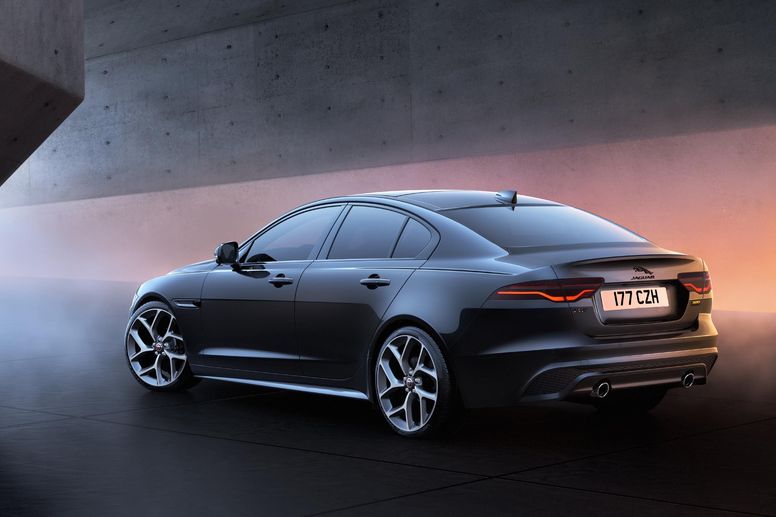 Nouvelles Jaguar XE et XF 300 SPORT