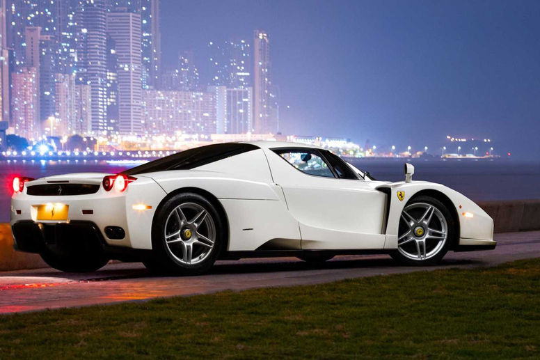 Offrez-vous la seule Ferrari Enzo blanche au monde !
