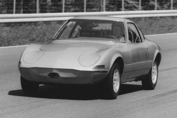 Opel célèbre les 50 ans de son modèle Elektro GT