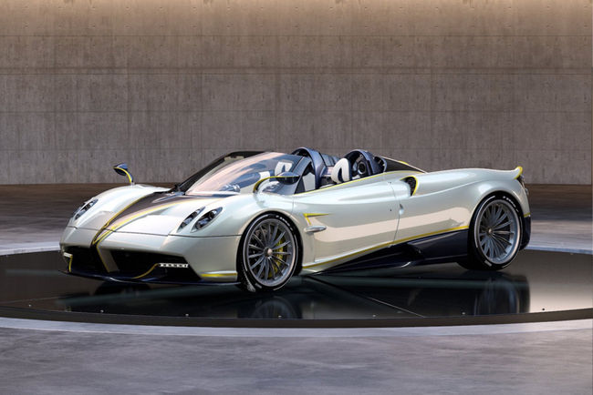 Pebble Beach : Pagani Huayra Roadster Gyrfalcon