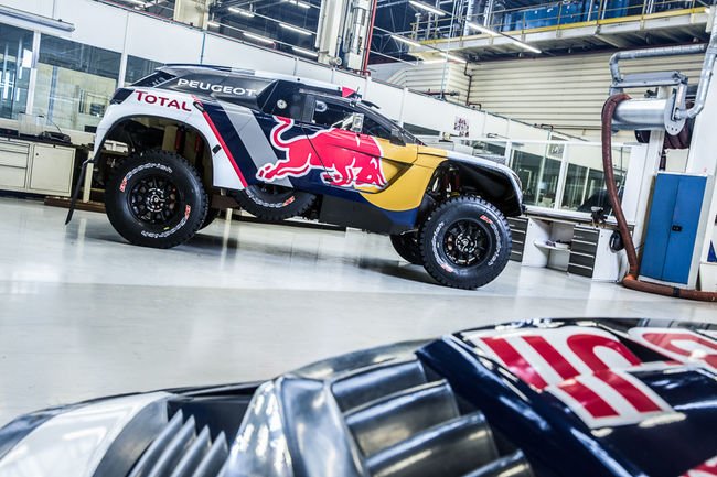 Le Peugeot 3008 DKR révèle ses couleurs