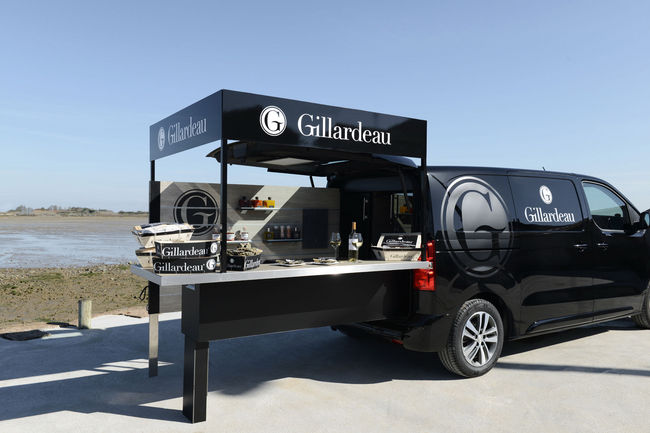 Des huîtres au menu du Peugeot Foodtruck La Marcelle