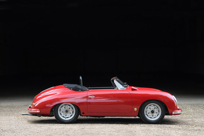 Une rare Porsche 356A Carrera Speedster présente à Salon Privé