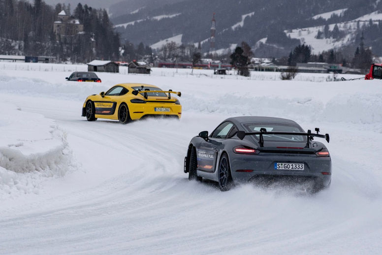 La Porsche 718 Cayman GT4 RS en démonstration à Zell am See