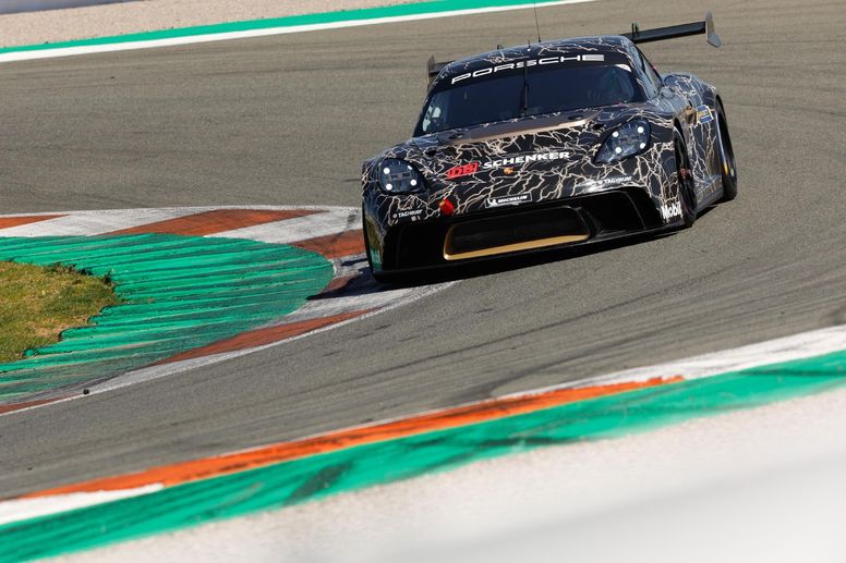 Le Porsche 718 Cayman GT4 ePerformance entre en piste