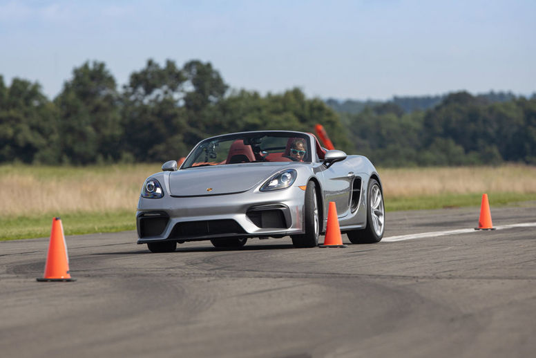 Porsche s'offre un record du monde de slalom grâce à une pilote de 16 ans