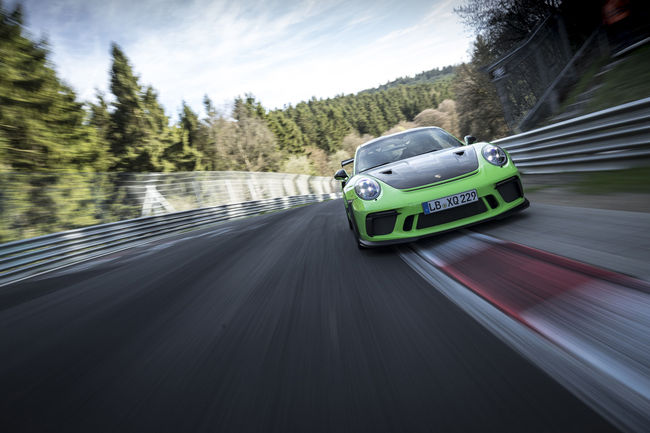 La Porsche 911 GT3 RS en 6'56.4 sur le Ring