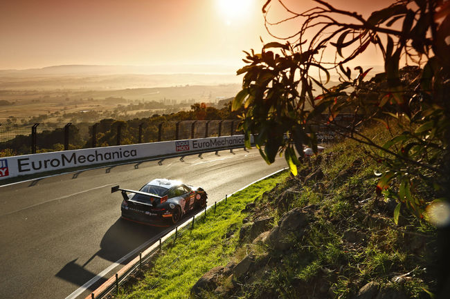 Sport : Porsche s'impose pour la première fois à Bathurst