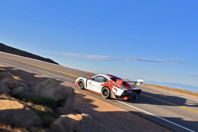 Premiers essais pour Jeff Zwart (Porsche 935) à Pikes Peak