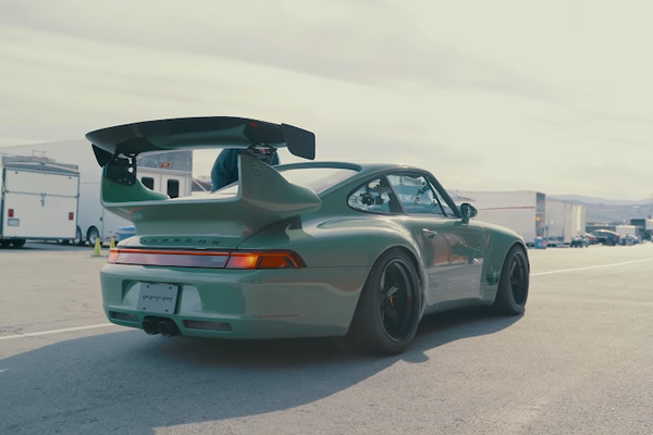 La Porsche 911 (993) de Gunther Werks rivalise avec les Supercars modernes