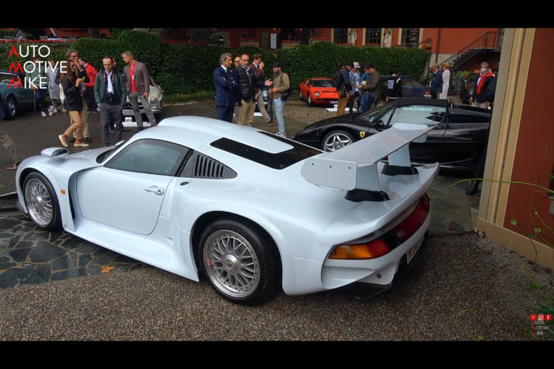 Une Porsche 911 GT1 Strassenversion à la Villa d'Este