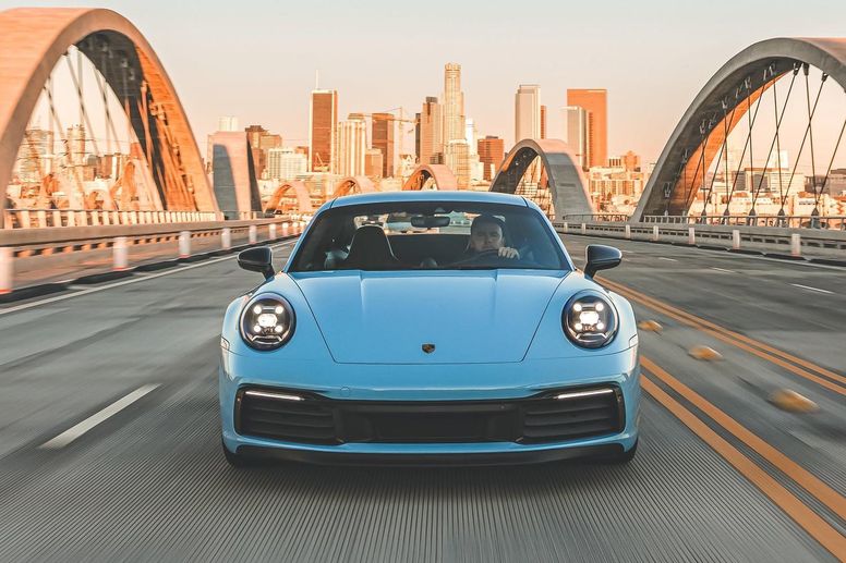 La première Porsche 911 hybride de série est attendue cette année
