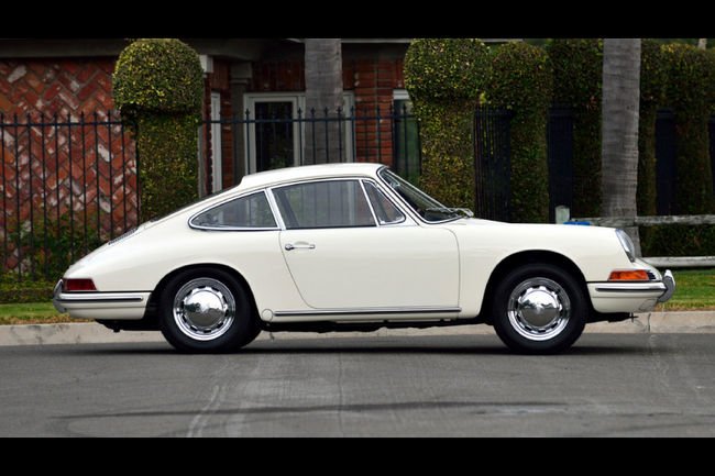 Un des prototypes de Porsche 912 aux enchères