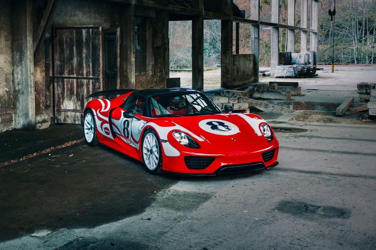 Une Porsche 918 Spyder Psychédélique Design aux enchères