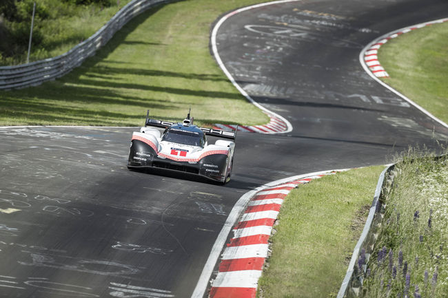 La Porsche 919 Hybrid Evo explose le record du Nürburgring