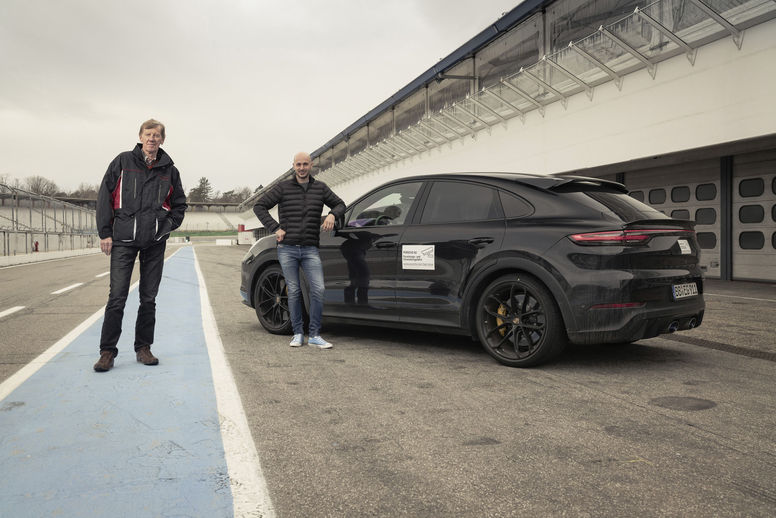 Un nouveau Porsche Cayenne en piste à Hockenheim