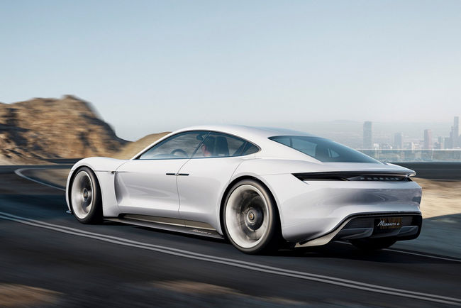 Porsche Mission E : jusqu'à 670 ch ?