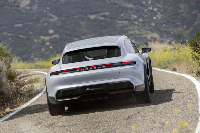 Porsche va produire le Mission E Cross Turismo 