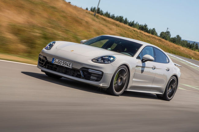 La Porsche Panamera Turbo S E-Hybrid tombe les records