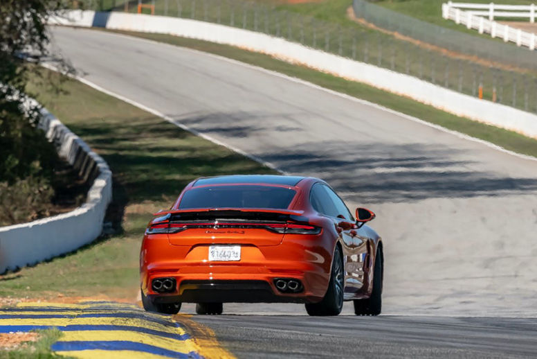 Record : la Porsche Panamera Turbo S se distingue à Road Atlanta