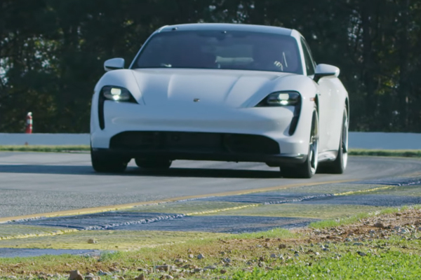 Record : le Porsche Taycan s'illustre à Road Atlanta