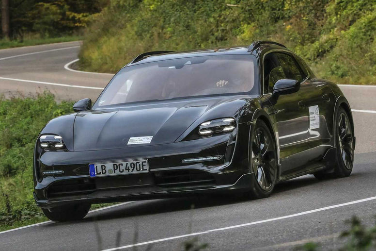 Le Porsche Taycan Cross Turismo en approche