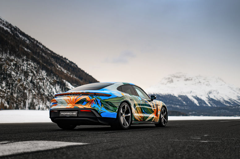 RM Sotheby's : 200 000 $ pour le Porsche Taycan « Art Car » 