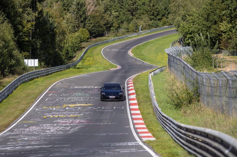 Le Porsche Taycan s'approche du record de la Nürburgring Nordschleife