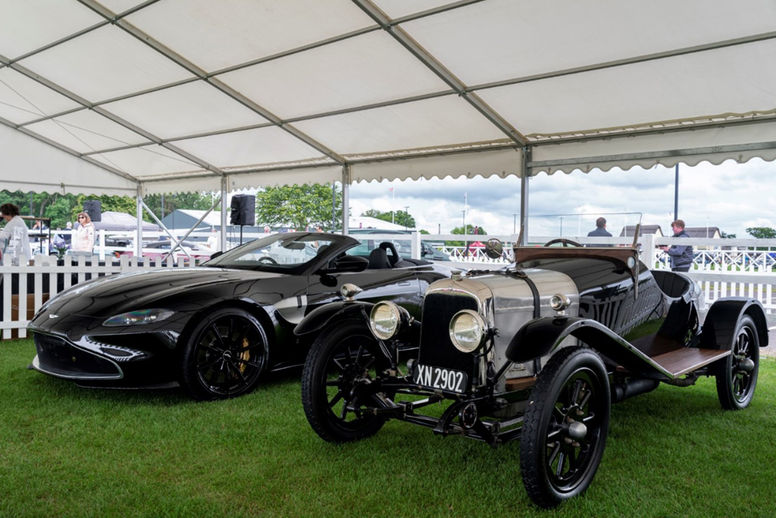 Rassemblement record de modèles Aston Martin