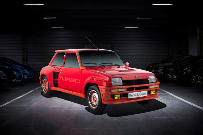 Renault Classic met le Turbo à Rétromobile