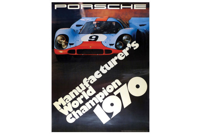 Une collection de posters Porsche aux enchères